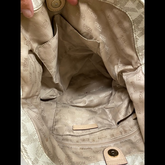 Michael Kors bag - Picture 8 of 8